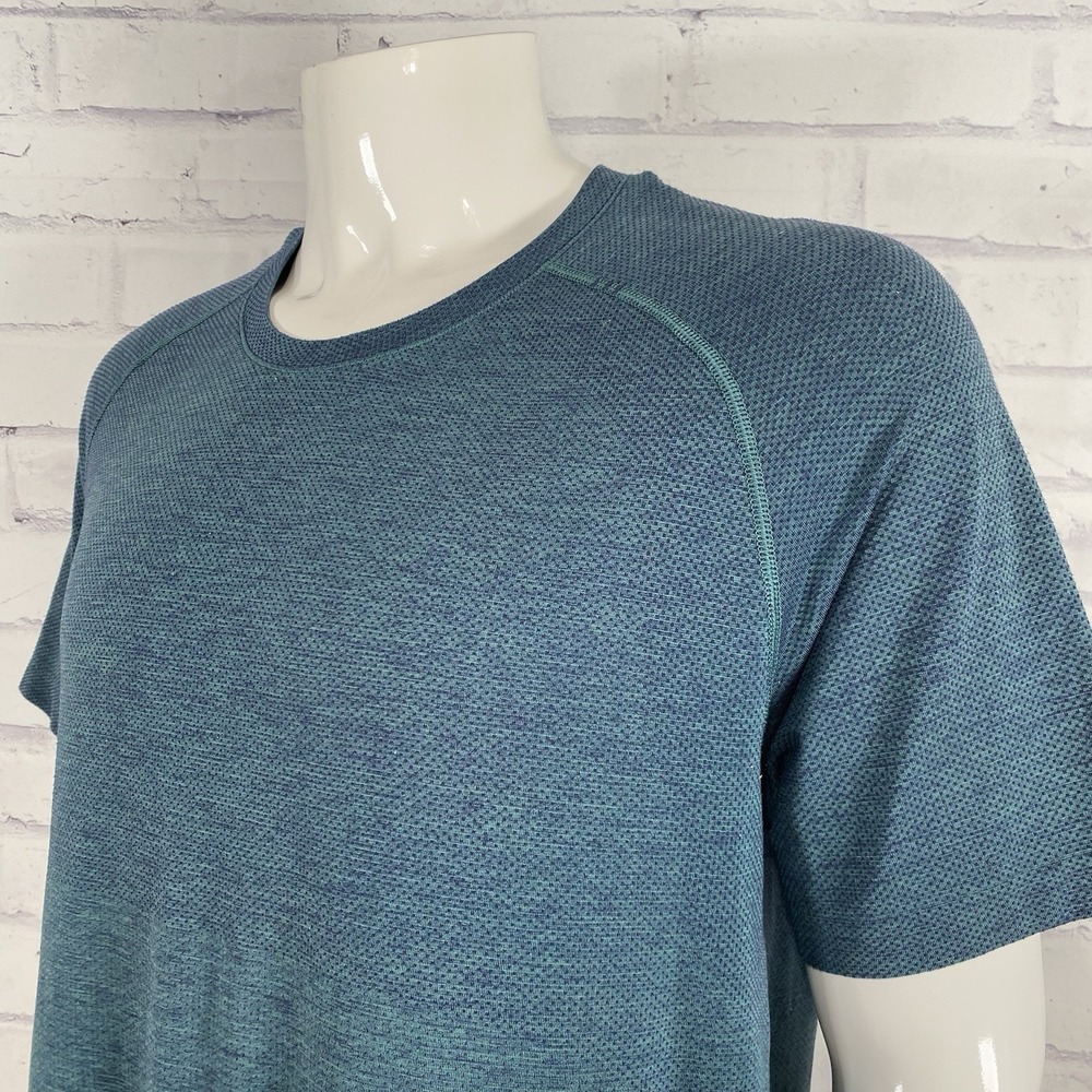 Lululemon Shirt Men's Medium Short Sleeve Stretch Athleta Logo